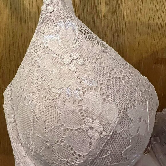 Size 32D - Victoria's Secret - Pale Pink Lace Covered Perfect Shape Bra - Picture 3 of 6